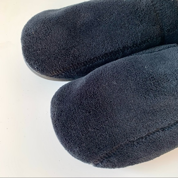 ISOTONER Furry Machine Washable Slippers—SZ. 11/12 - Picture 3 of 13